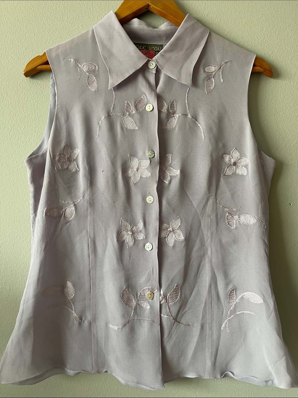 Sleeveless 100% Silk  Embroidered Collared Blouse in Light Lavender